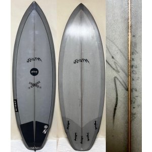 画像: 【名作モデル！】SYSTM / Burnerモデル 5'6"両面ティント&5フィン美品が激安！